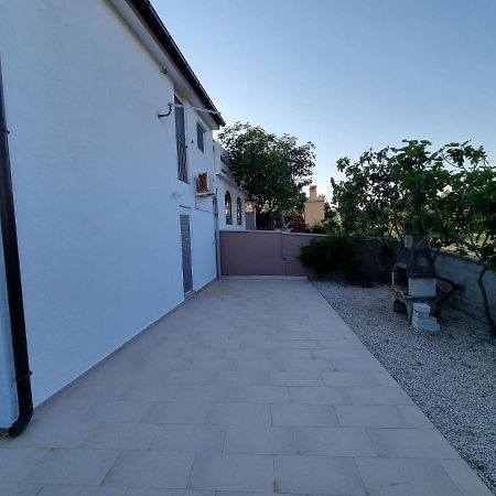 Apartments Ema Vir Exterior photo