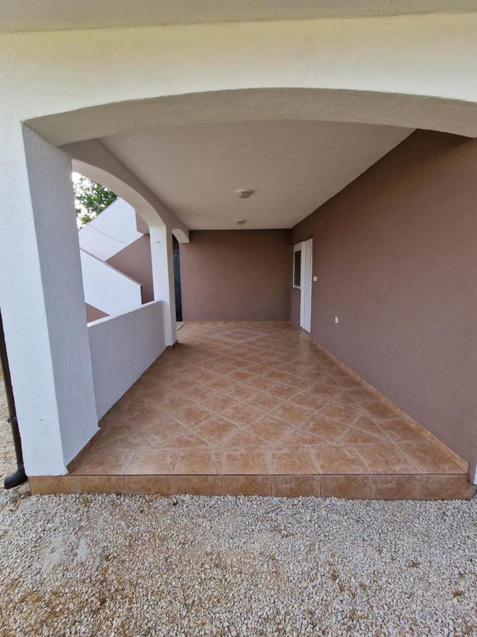 Apartments Ema Vir Exterior photo