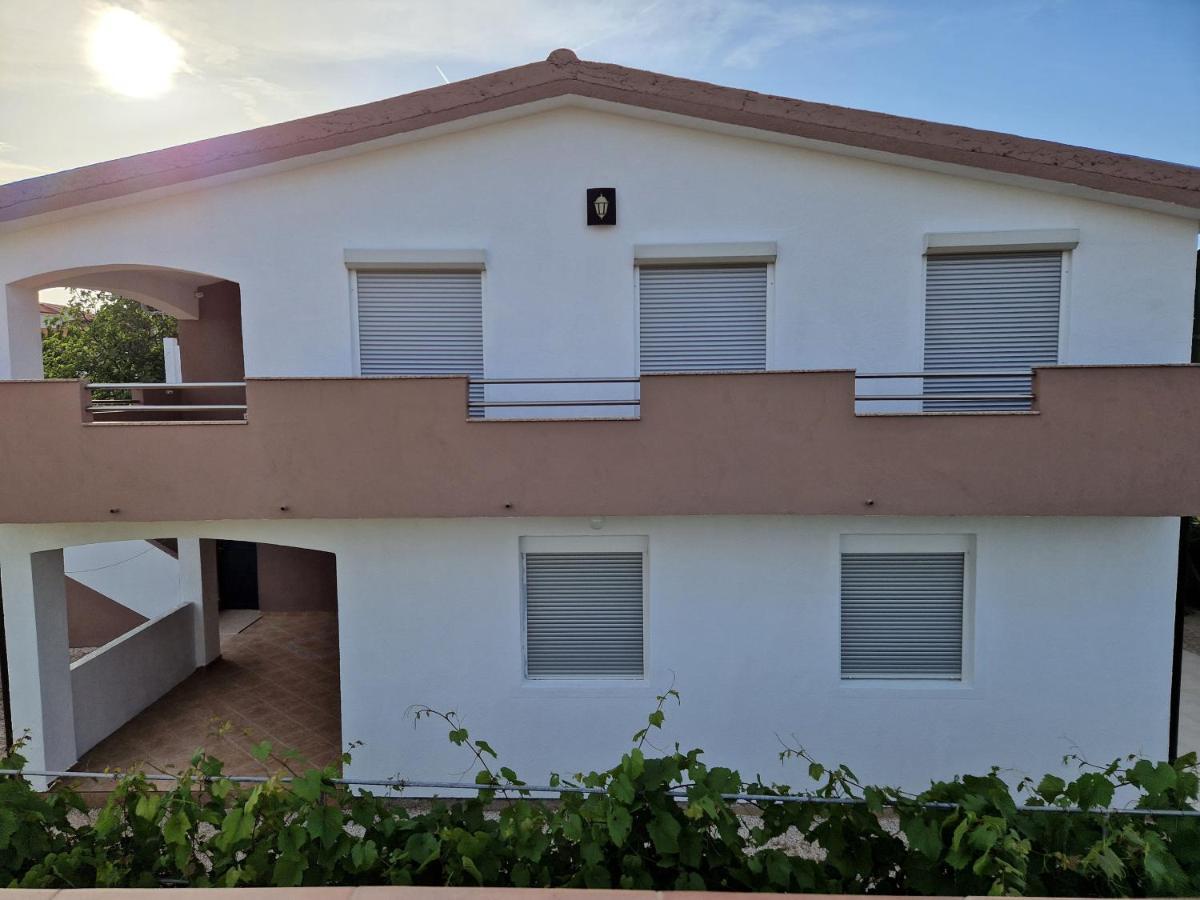 Apartments Ema Vir Exterior photo