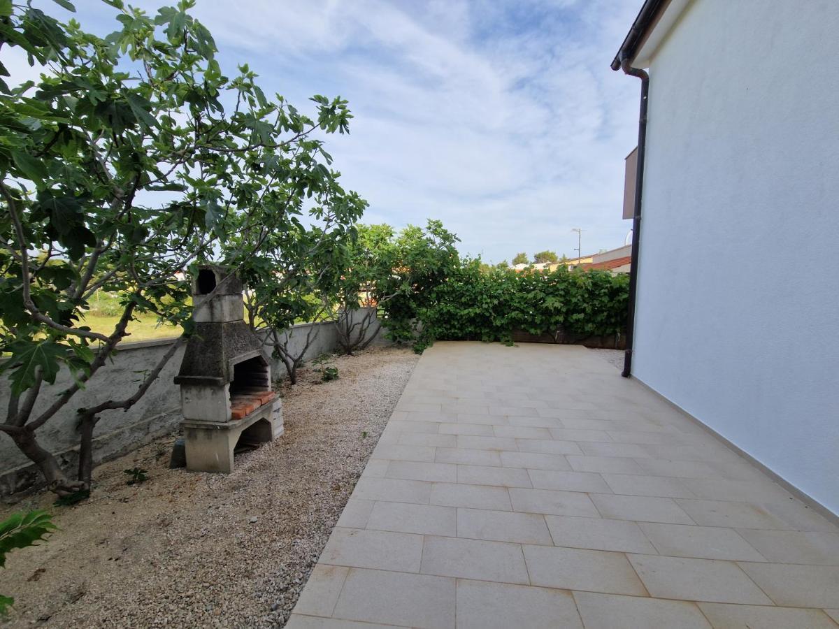 Apartments Ema Vir Exterior photo