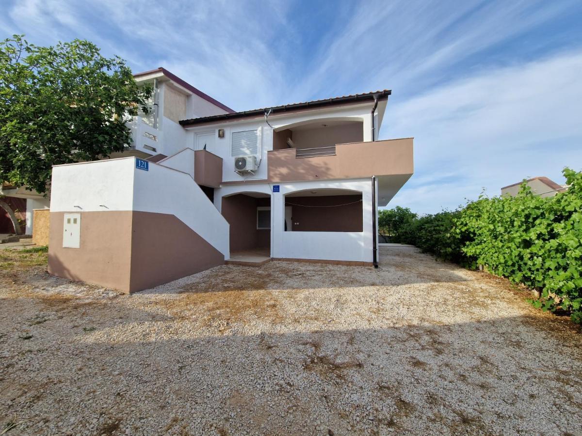 Apartments Ema Vir Exterior photo