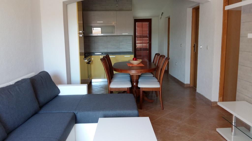 Apartments Ema Vir Exterior photo