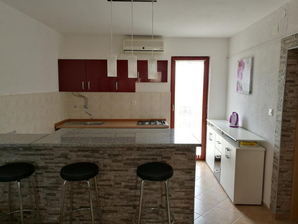 Apartments Ema Vir Exterior photo